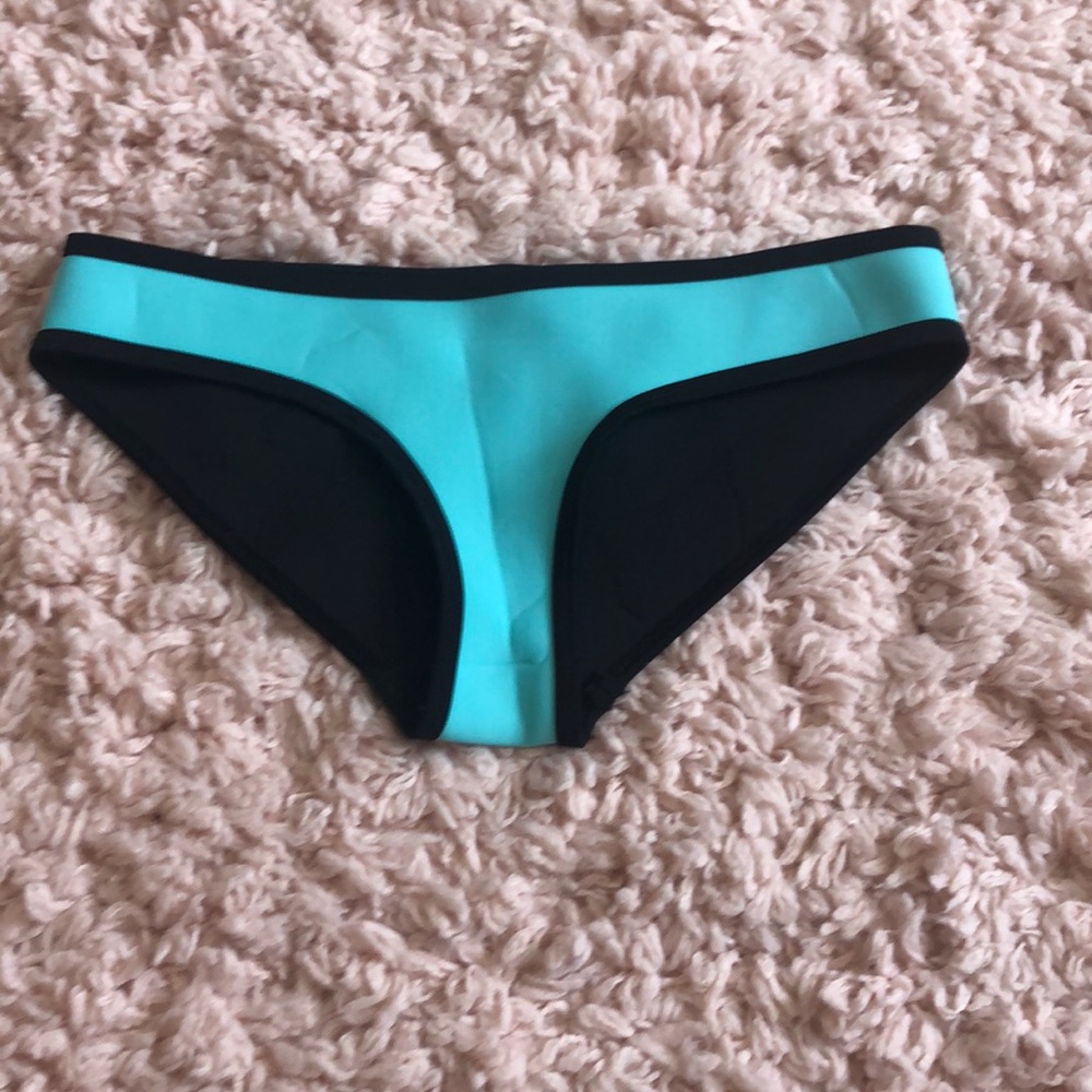 BRAND NEW NEVER WORN TRIANGL BIKINI BOTTOMS